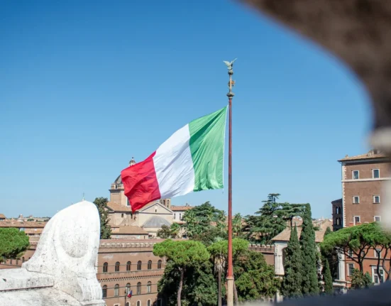 Italian Investors Drive Financial Holdings to Record High in Mid-2025